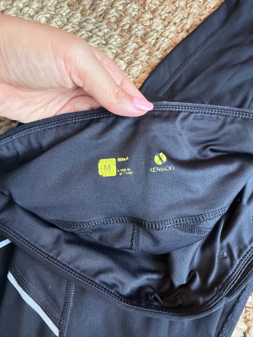 Xersion black leggings with side pockets
Size Medium - Picture 2 of 3